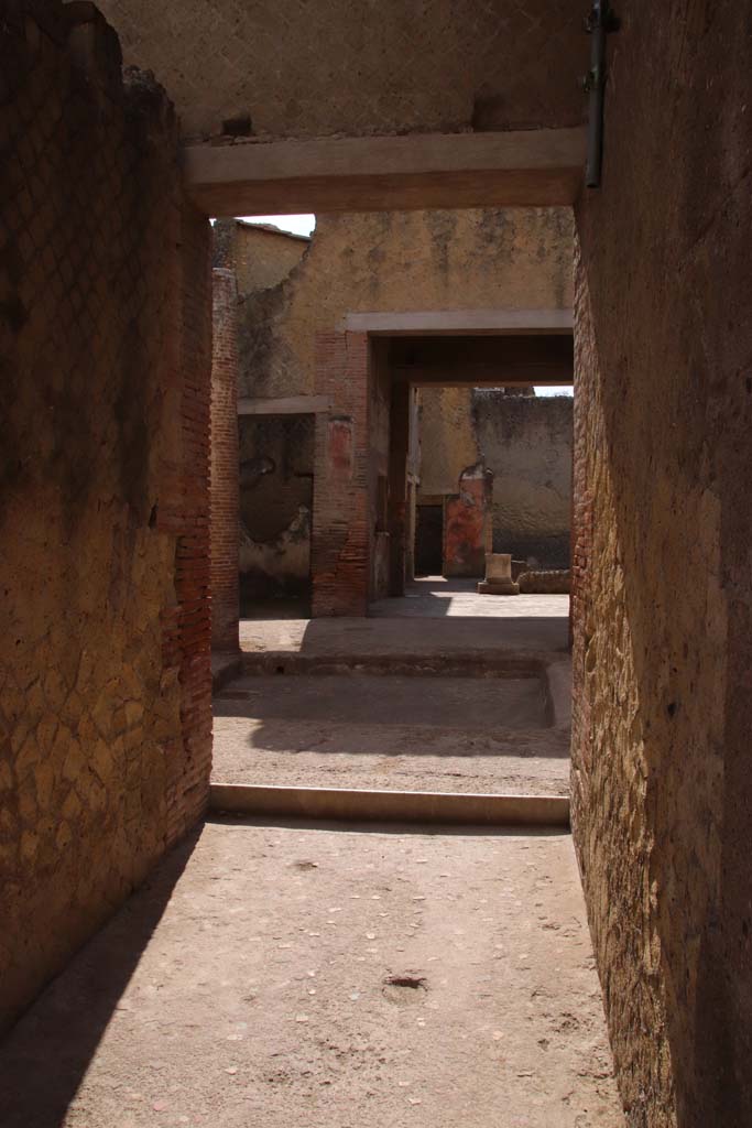 VI.29 Herculaneum, September 2019. Looking east along entrance corridor towards the two atria.
Photo courtesy of Klaus Heese.